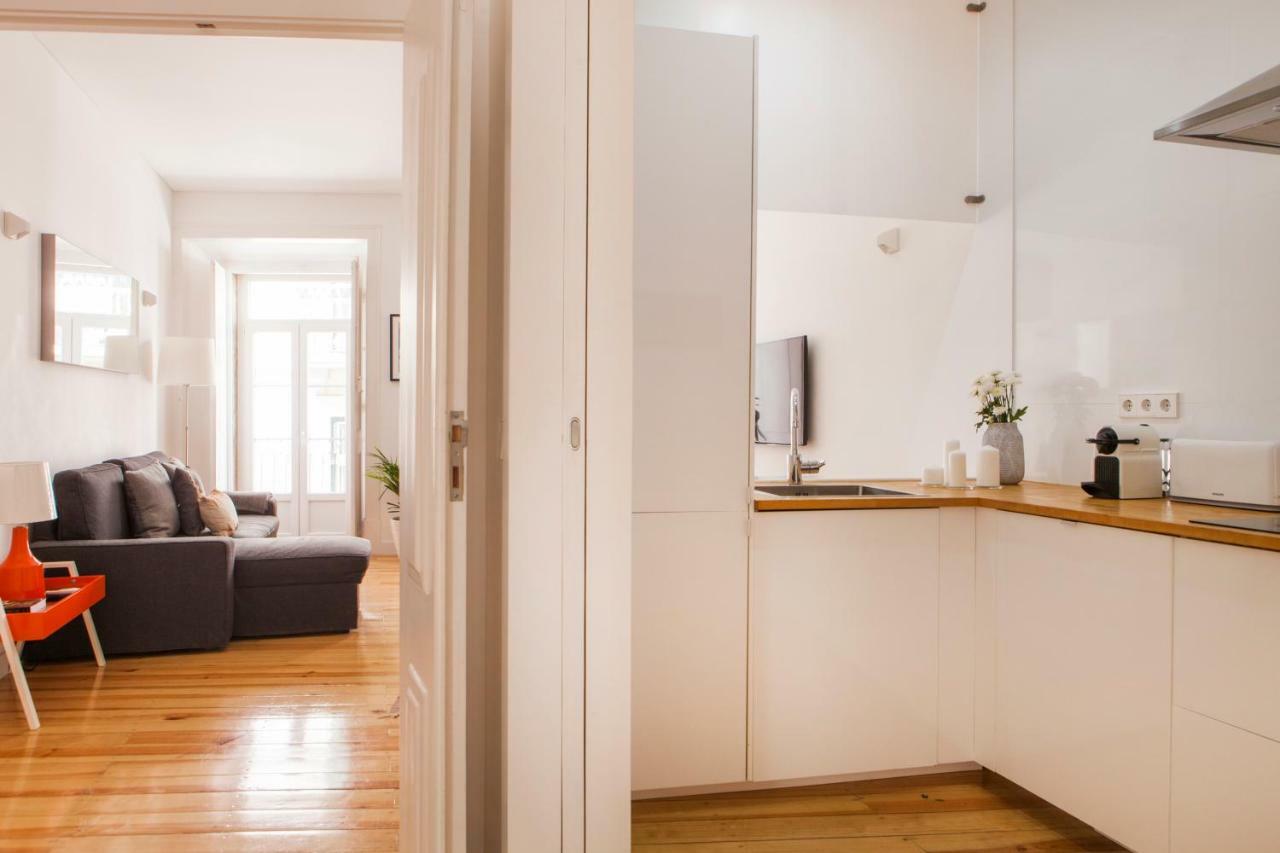 Cozy 1St Floor Flat Central Chiado District With Balconies And Ac 19Th Century Building Lisbon Exterior photo